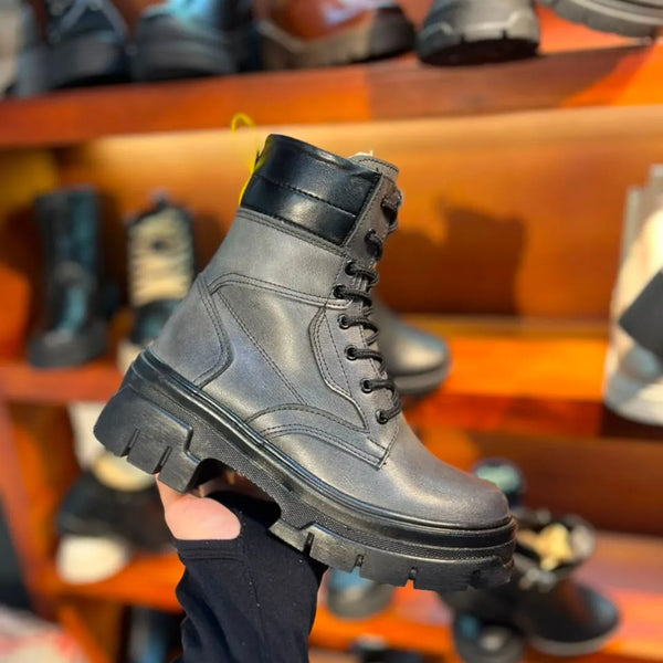 Botin Gris y Negro con Cordones