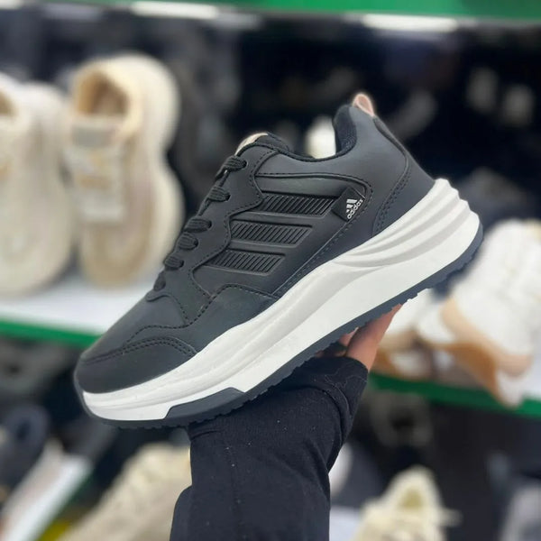 Zapatilla Negro y Blanco Suela Inyectada
