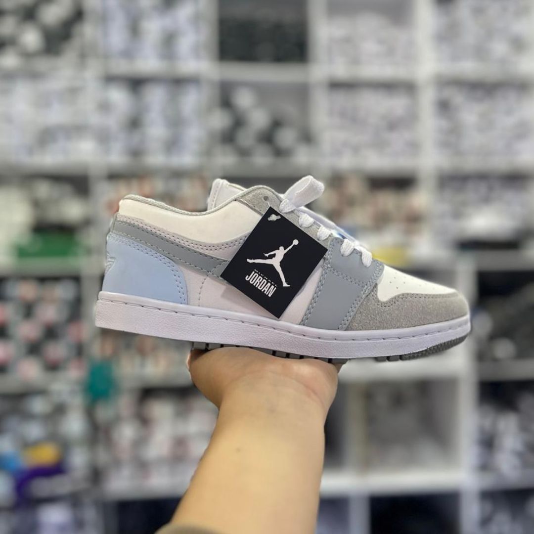 Zapatilla Nike Jordan Gris Blanco y Azul