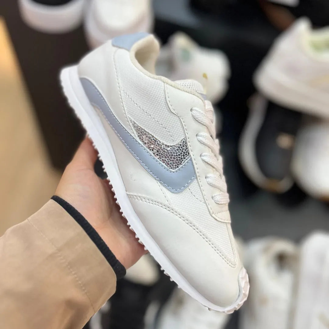 Zapatilla Blanco y Azul con Detalles