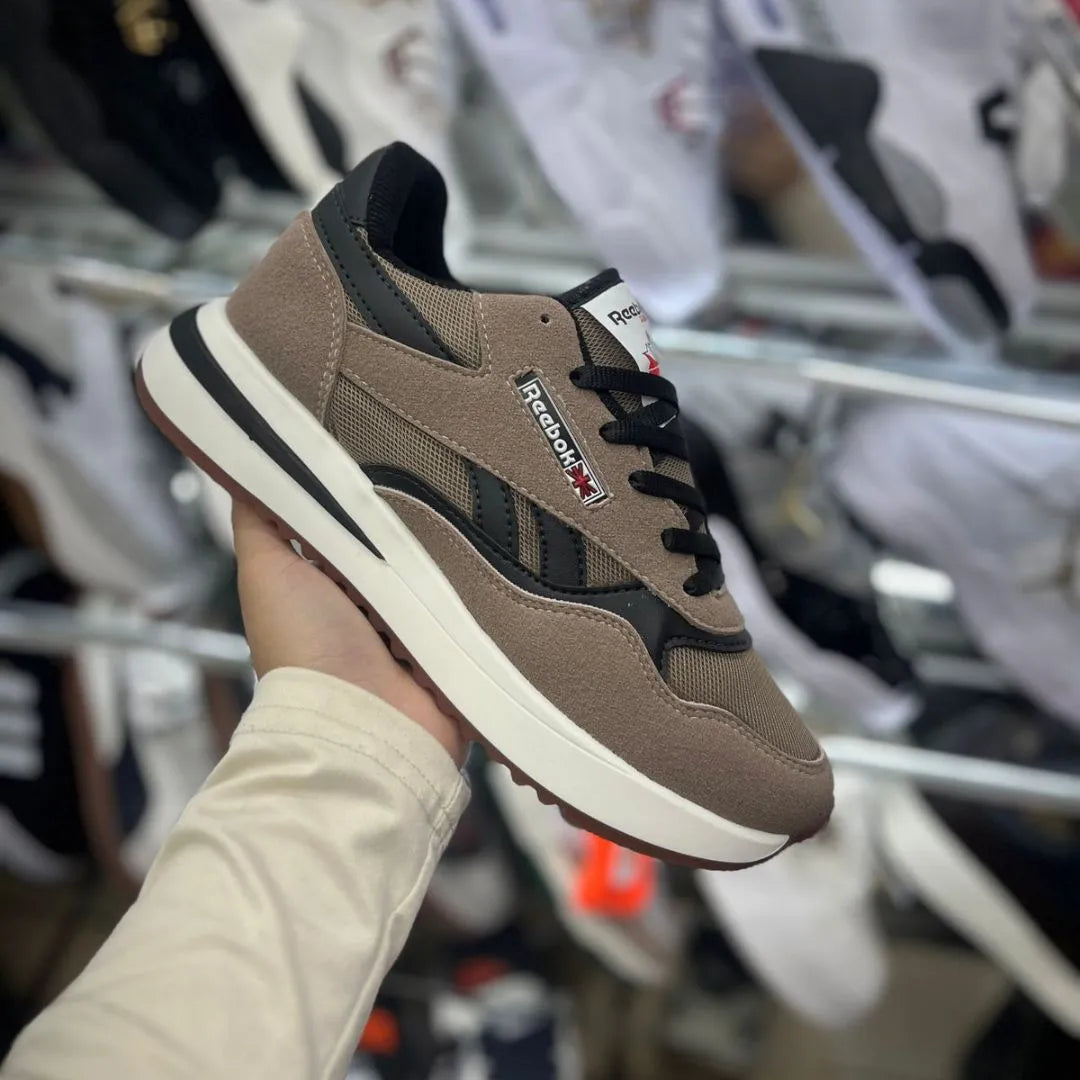 Zapatilla Reebok Cafe y Negro