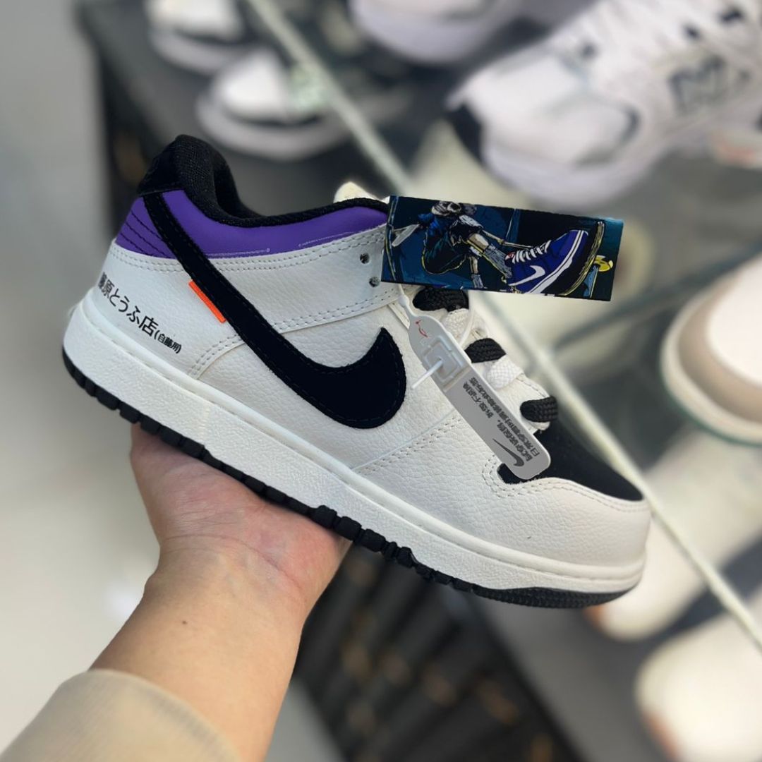 Zapatilla Nike Plano Blanco y Morado