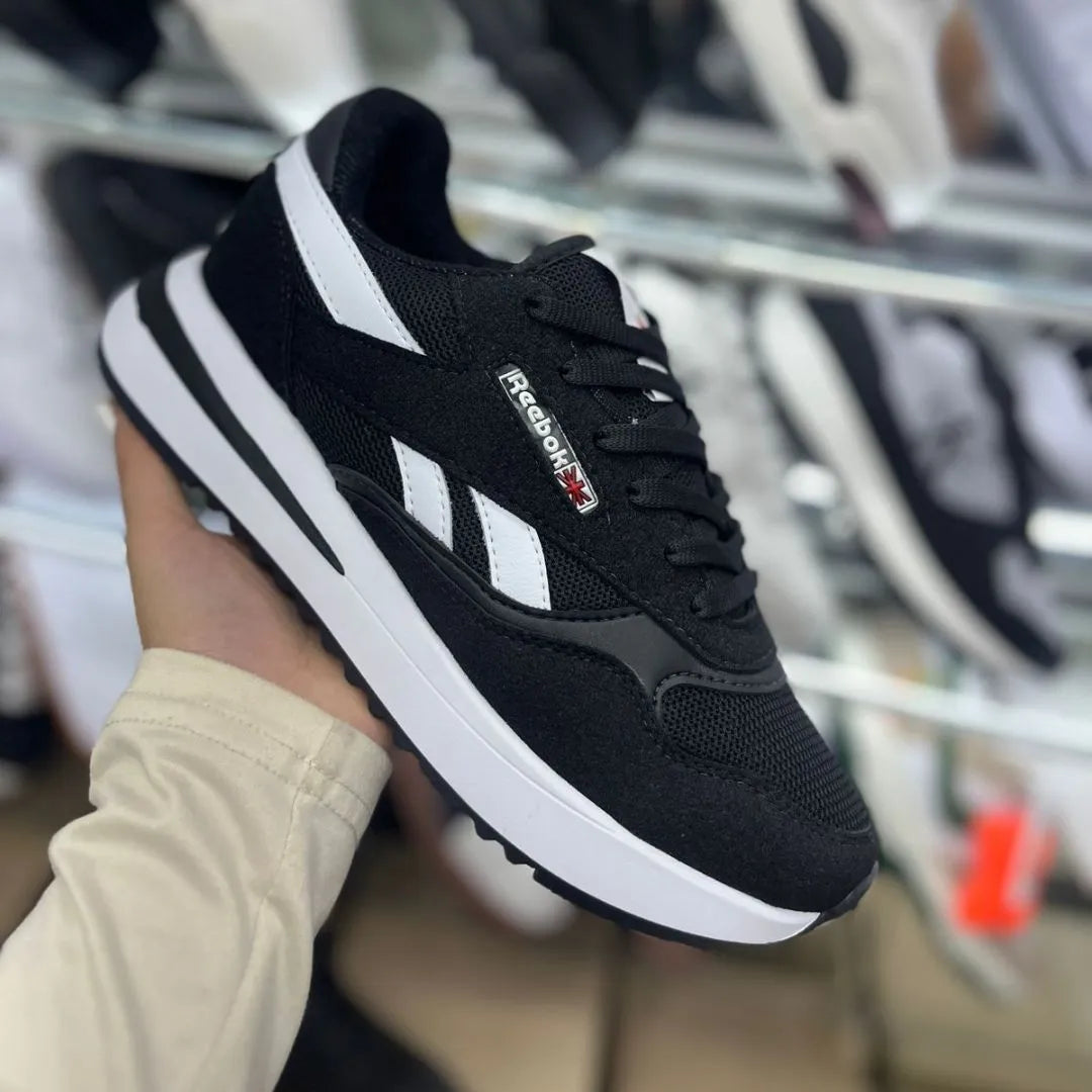 Zapatilla Reebok Negro y Blanco