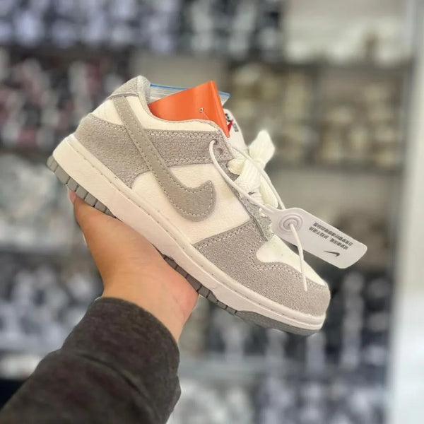 Tenis Nike Gris y Blanco
