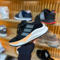 Zapatilla Adidas Negro Naranja y Blanco