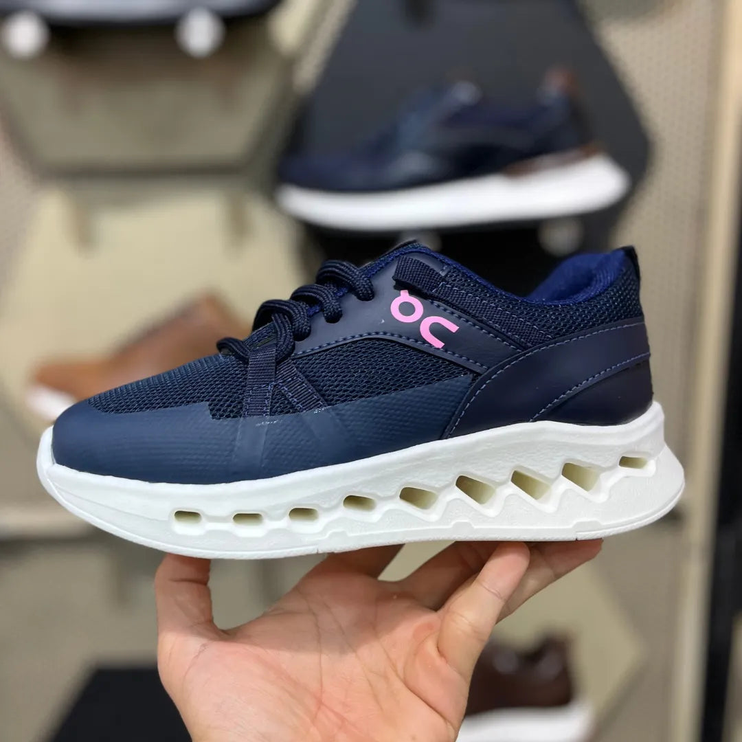 Zapatilla Deportiva Azul y Blanca