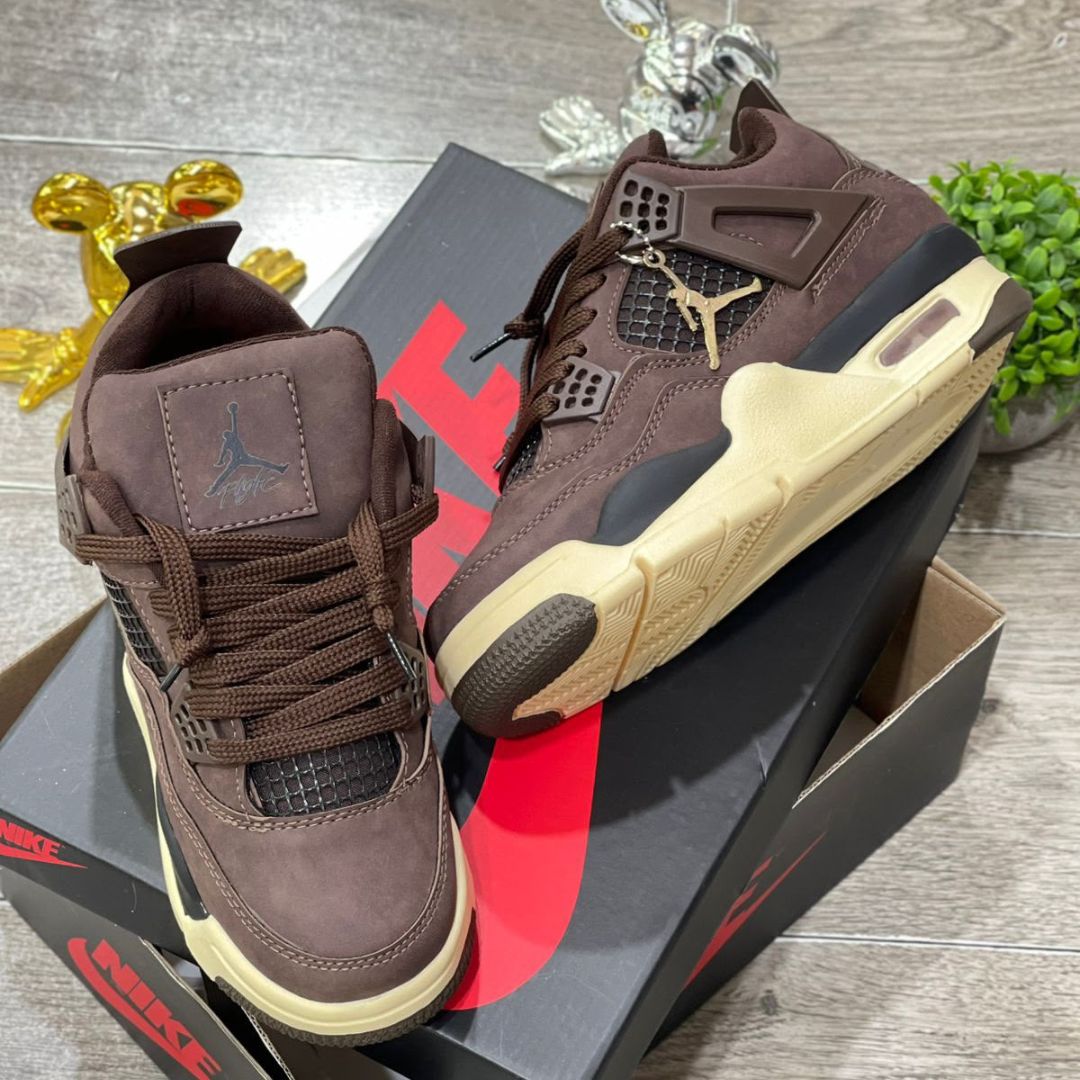 Zapatilla Bota Jordan Retro 4 Cafe y Beige