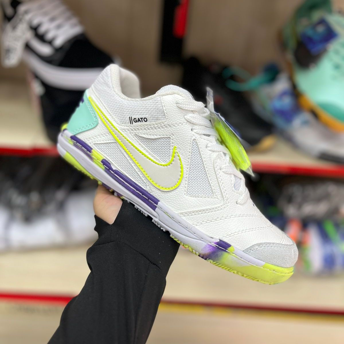 Zapatilla Unisex Futsal Nike Gato Blanco y Amarillo