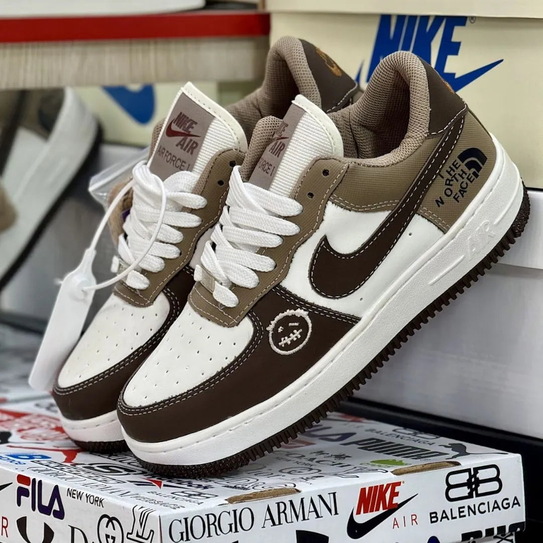 Zapatilla Nike The North Face Cafe y Blanco