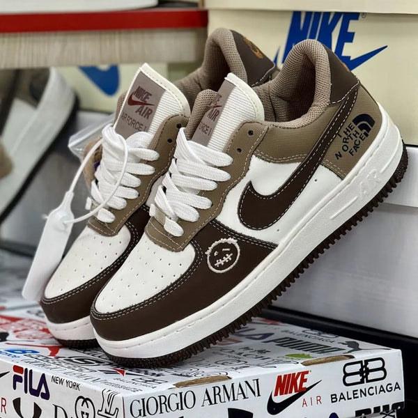 Zapatilla Nike The North Face Cafe y Blanco