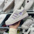Zapatilla Adidas Forum Blanco y Morado
