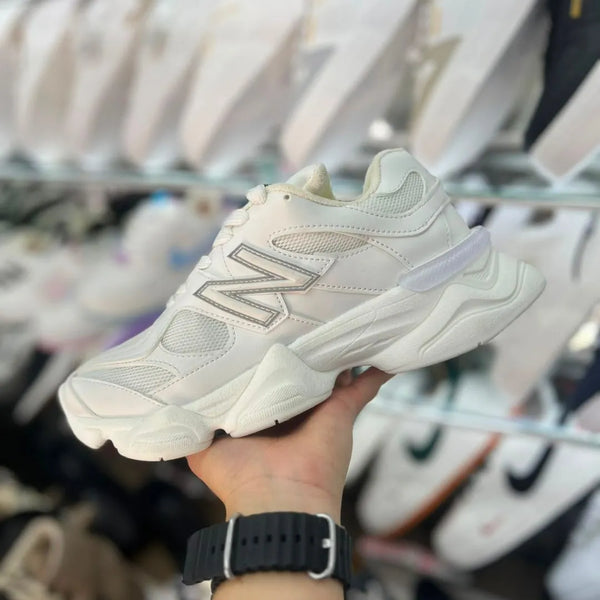 Zapatilla New Balance Crema y Blanco