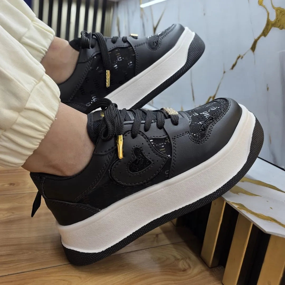 Zapatilla Plataforma Negro y Blanco Corazon
