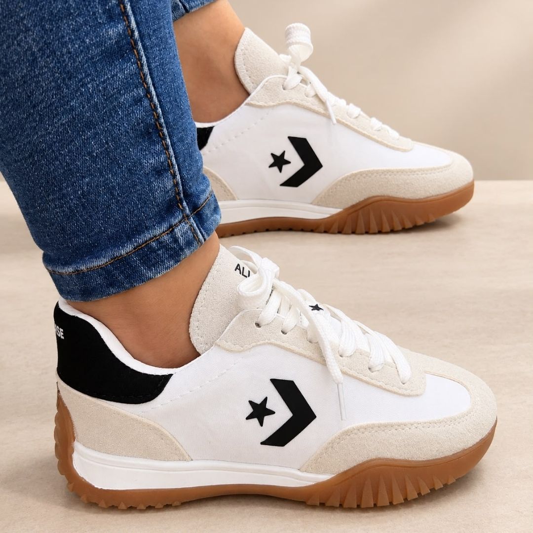 Zapatilla Converse Blanco y Negro Camel