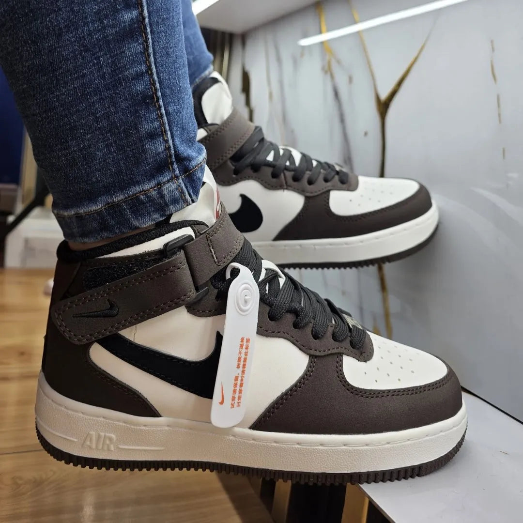 Zapatilla Nike Unisex Bota Blanca y Marron