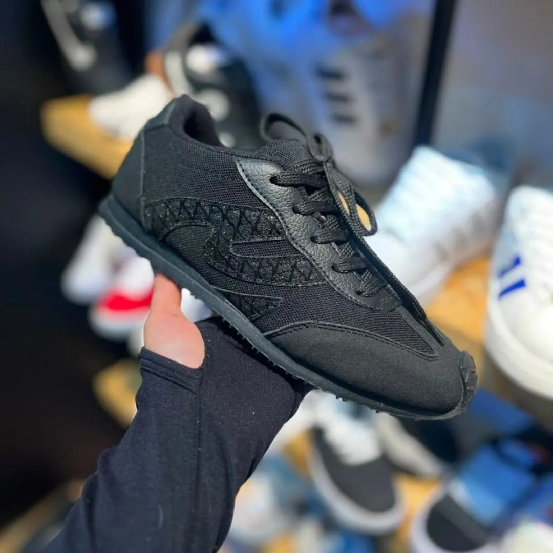 Zapatilla Negra Total Con Textura