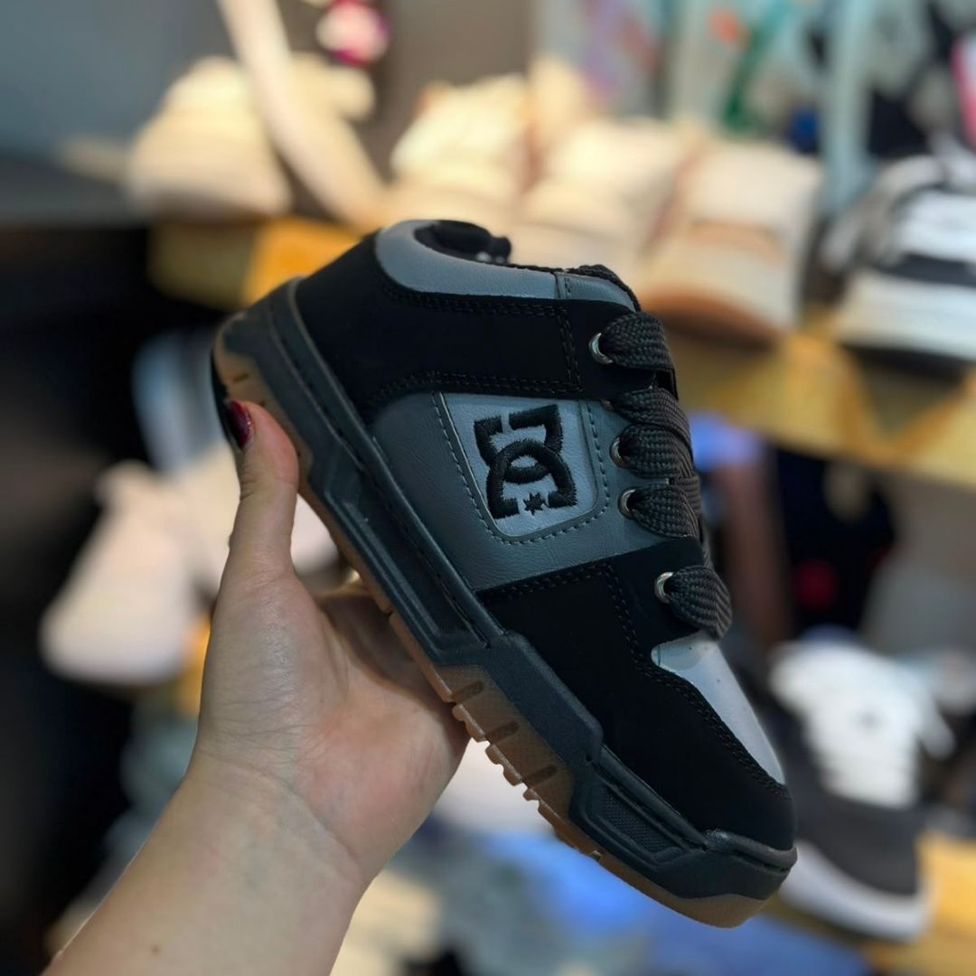 Zapatilla Dc Shoes Negro Gris y Cafe