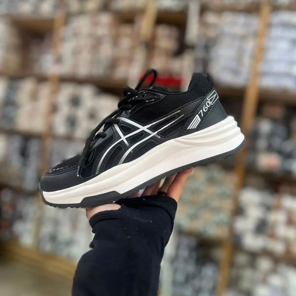 Zapatilla 760 Nego y Blanco