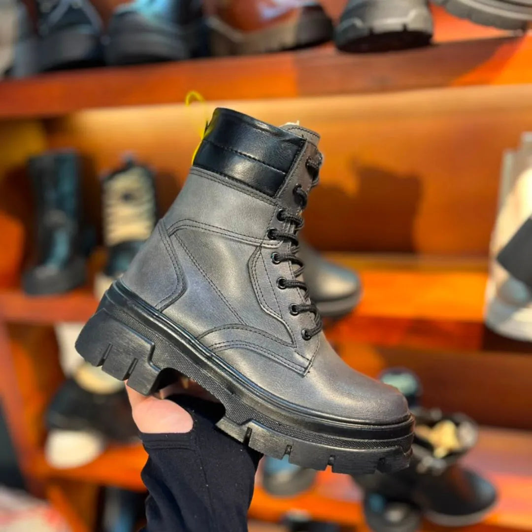 Botin Gris y Negro con Cordones