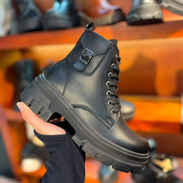 Botin Negro Total con Hebilla