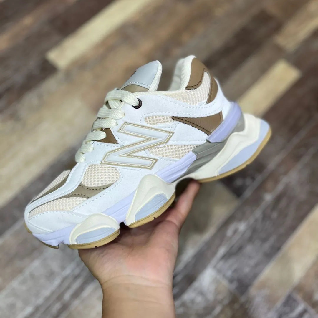 Zapatilla New Balance Blanco y Cafe Multicolor