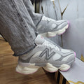 Zapatilla New Balance Gris y Rosa