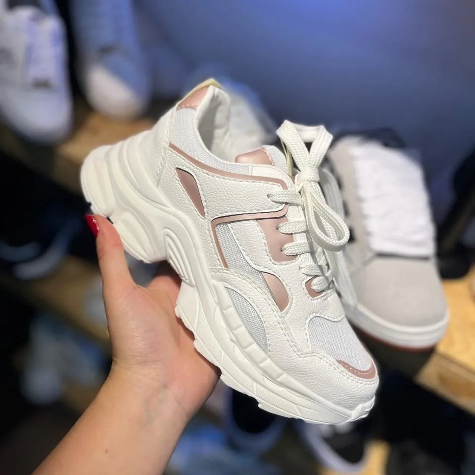 Zapatilla Blanca Detalles Rosa