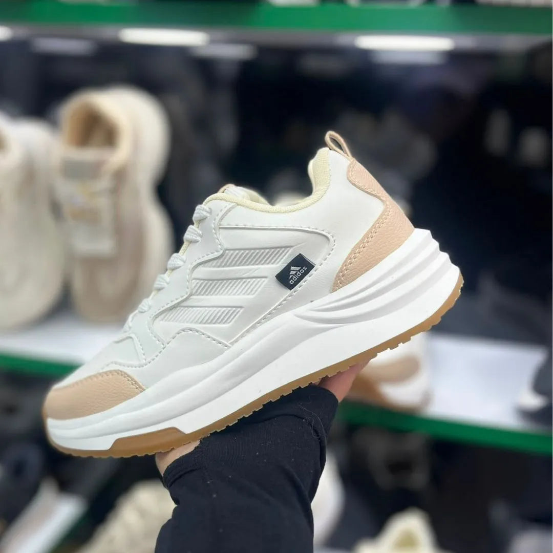 Zapatilla Adidas Blanca y Cafe