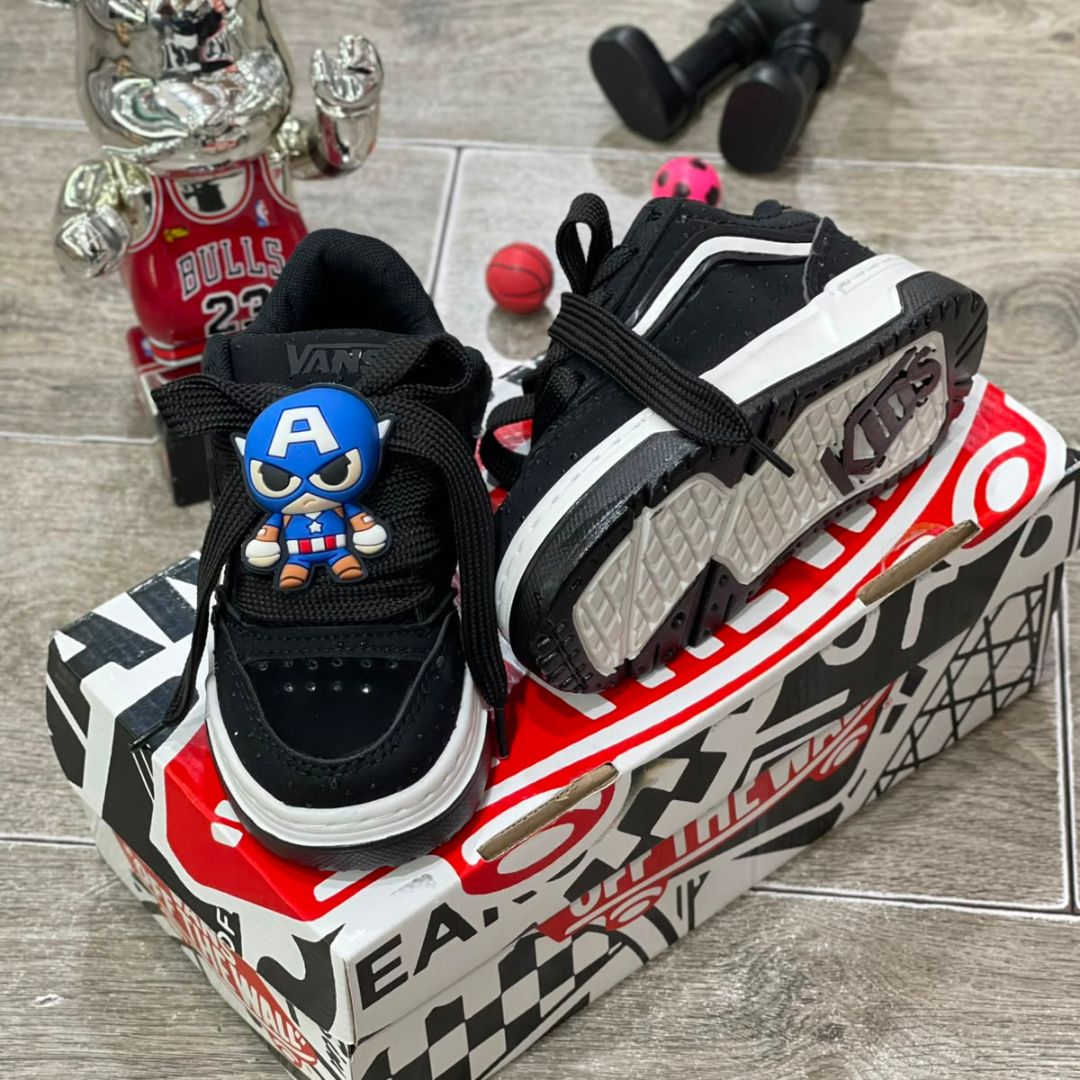 Tenis Vans para niñ@ Negro Capitan America suela Blanca