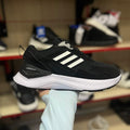 Zapatilla Adidas Shark Negro y Blanco