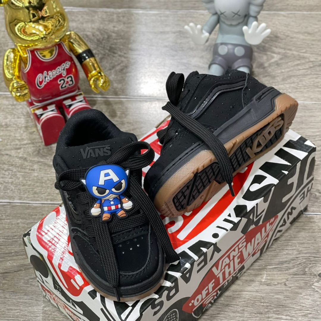 Tenis Vans para niñ@ Negro Capitan America Suela Cafe