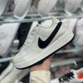 Zapatilla Nike Unisex Blanco y Negro