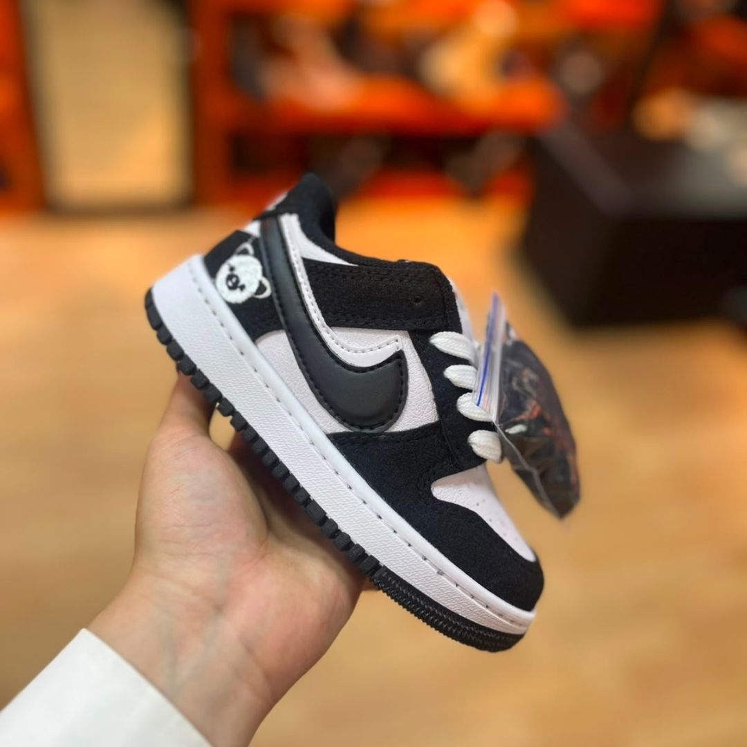 Tenis Niños Nike Blanco y Negro Panda
