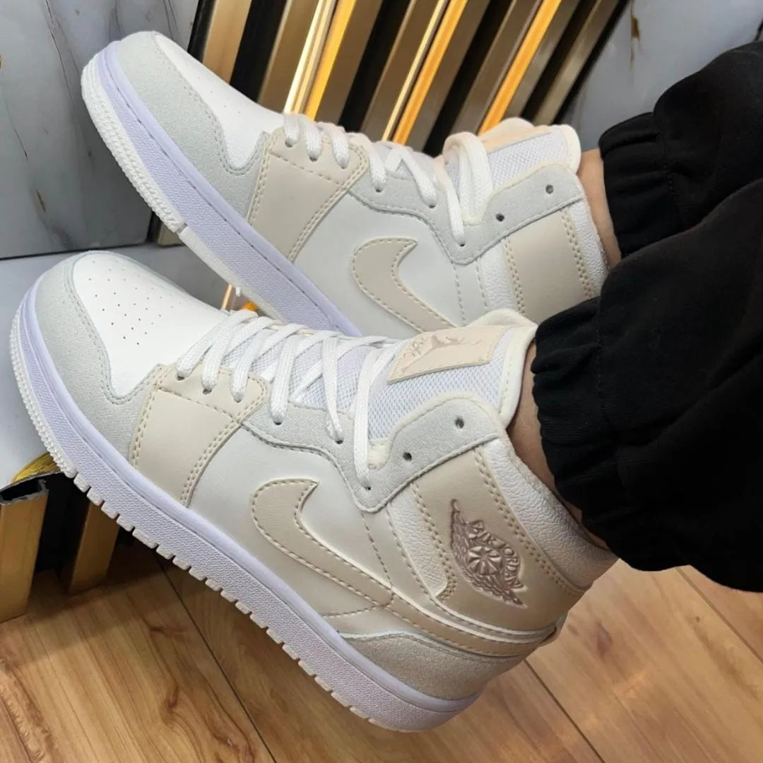 Zapatilla Jordan Retro Bota Greige