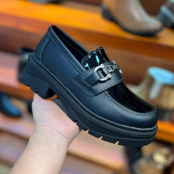 Mocasin Negro Hebilla y Charol