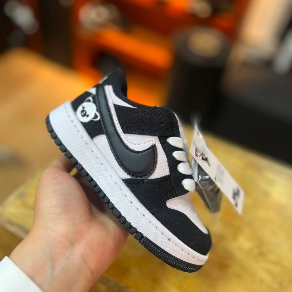 Tenis Niños Nike Blanco y Negro Panda