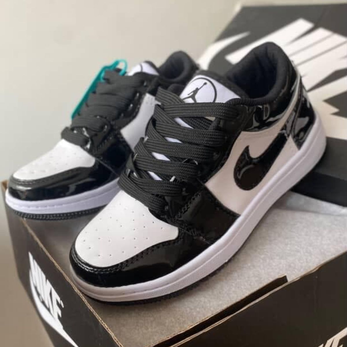 Zapatilla Retro Charolada Panda Unisex