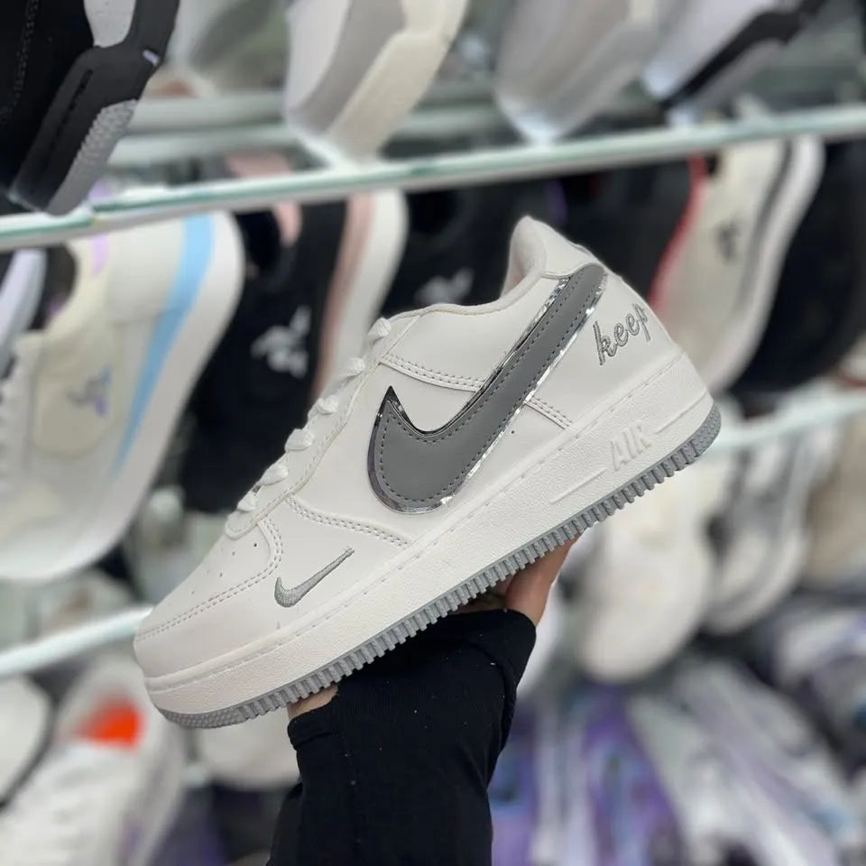 Zapatilla Nike Force One Gris
