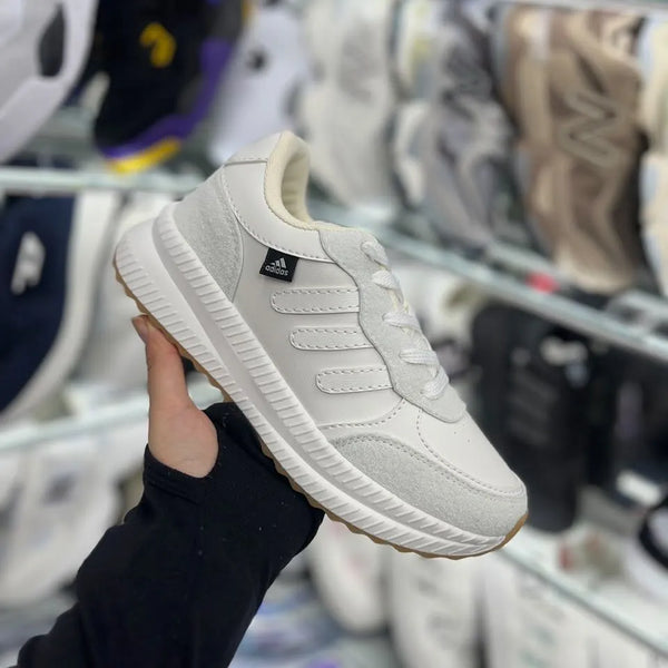 Zapatilla Adidas Clara Lineas Blancas