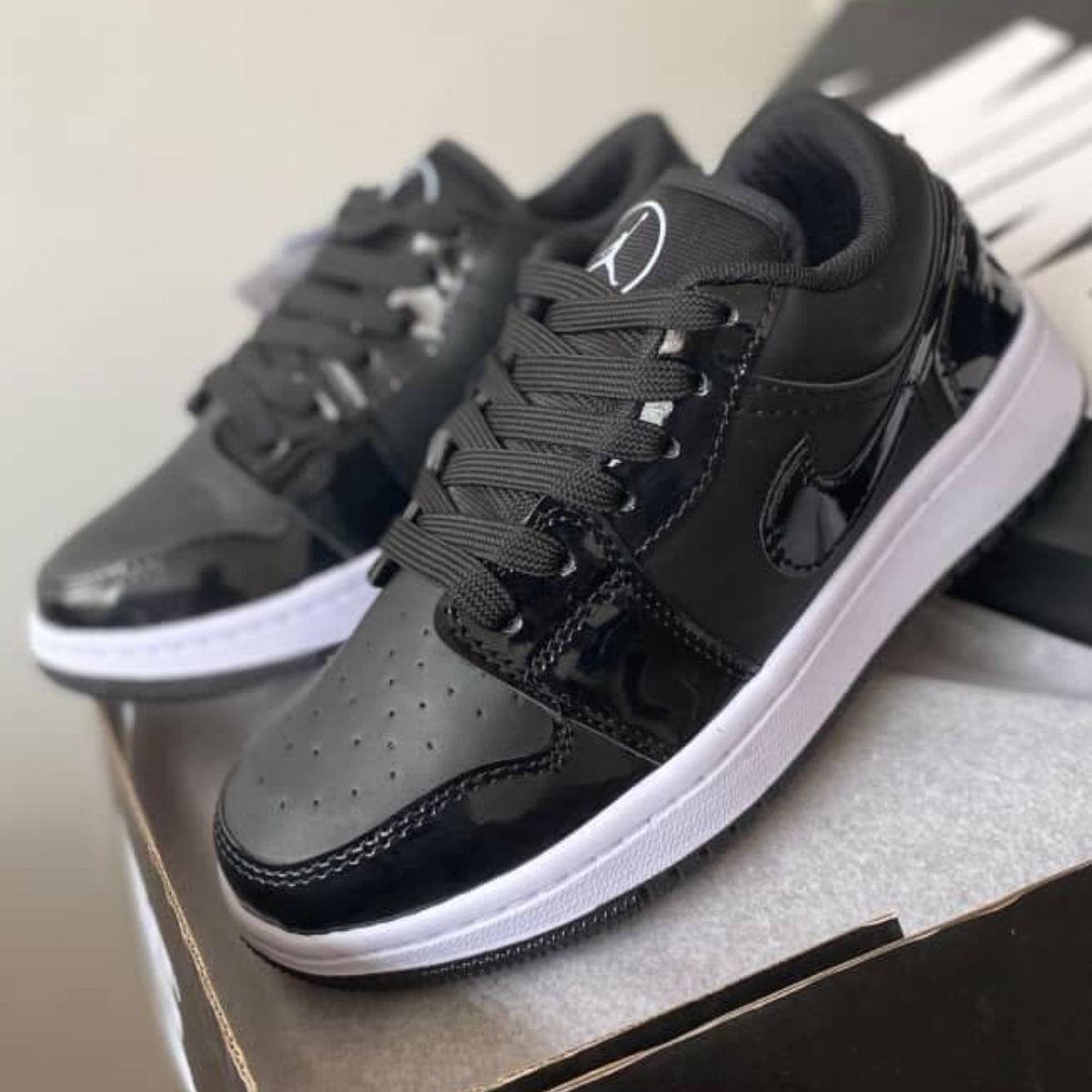 Zapatilla Retro Charol Negra Unisex