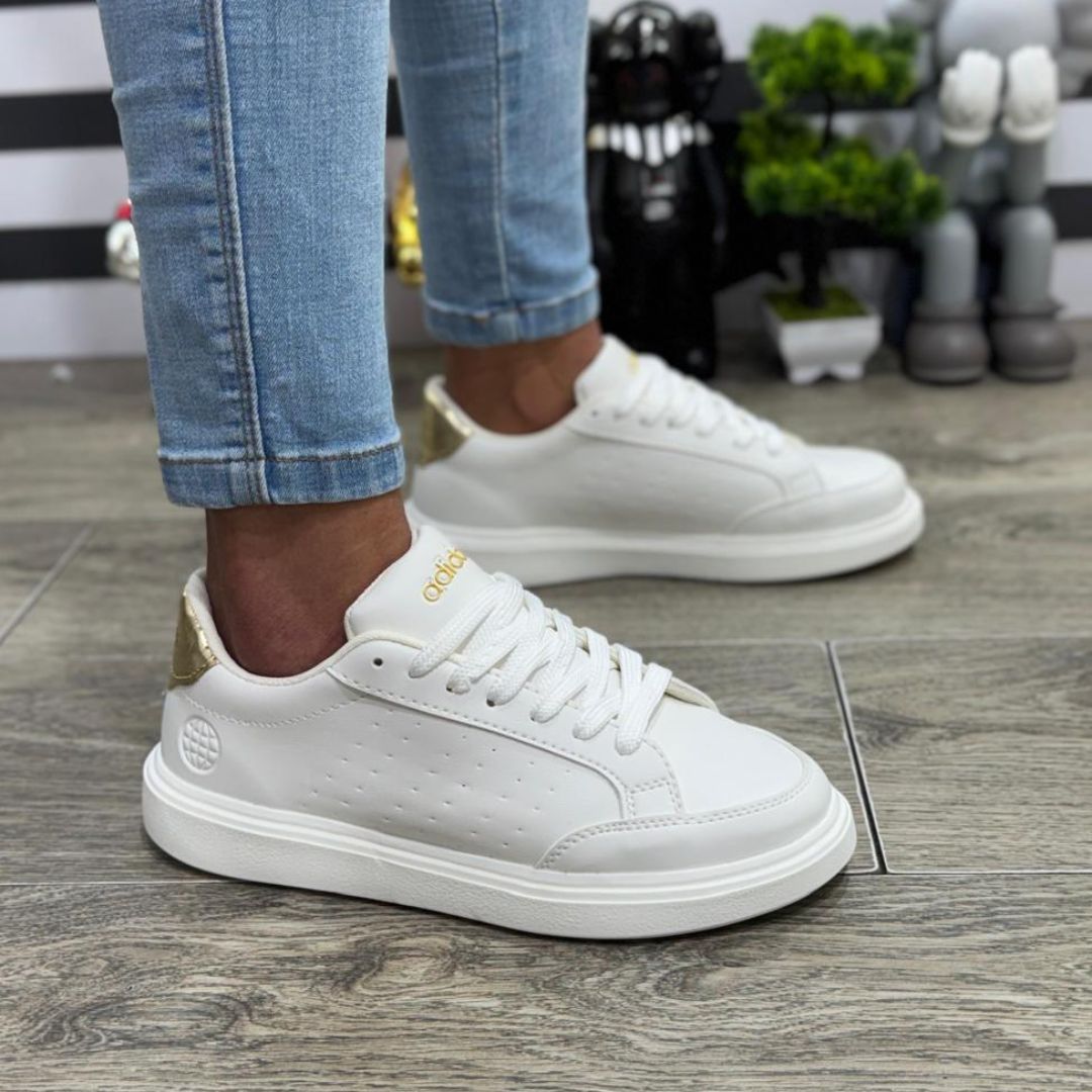 Zapatilla Adidas Classic Dorada