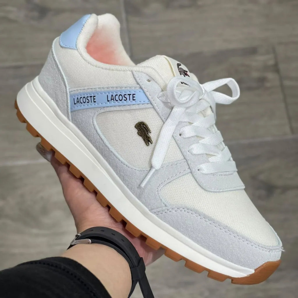 Zapatilla Lacoste Dama con Azul Cielo