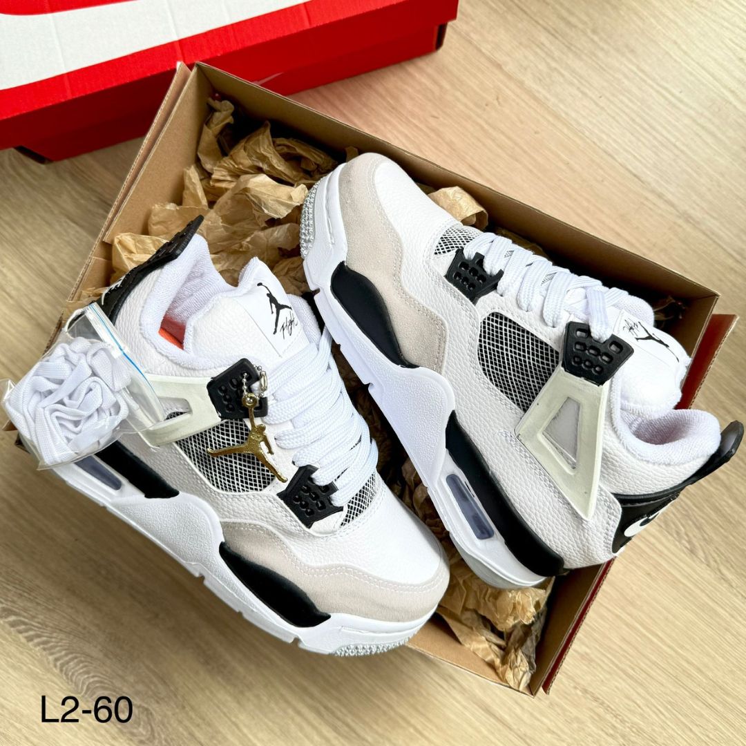 Zapatilla Unisex Jordan Retro 4 Blanco y Negro